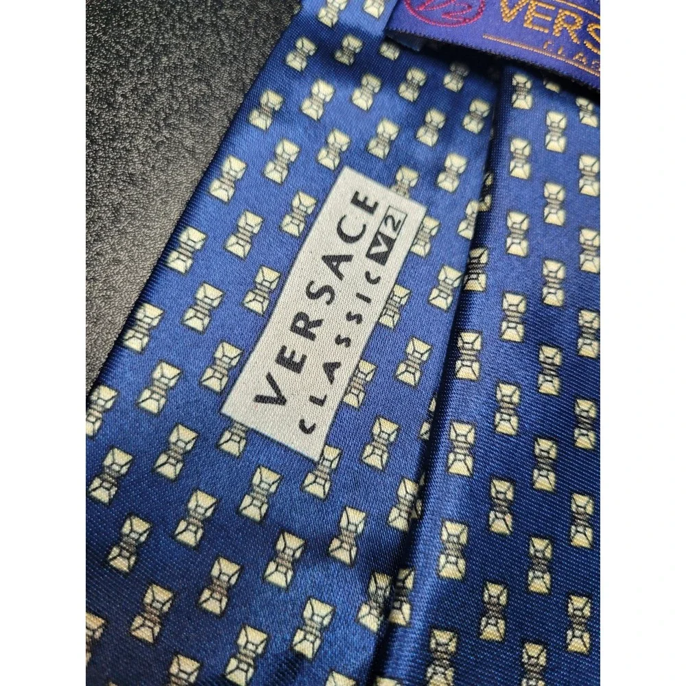 Versace Men's Necktie Blue Geometric 100% Silk 3.75